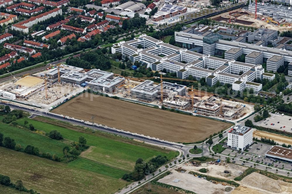 Aerial photograph Unterföhring - New construction site of the school building on Ottostrasse - Mitterfeldallee in Unterfoehring in the state Bavaria, Germany