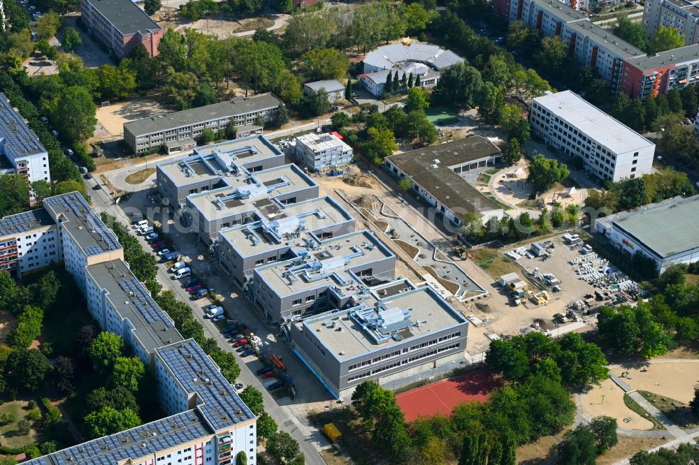 Aerial image Berlin - New construction site of the school building Gymnasium with Sporthalle on street Erich-Kaestner-Strasse - Peter-Huchel-Strasse in the district Hellersdorf in Berlin, Germany