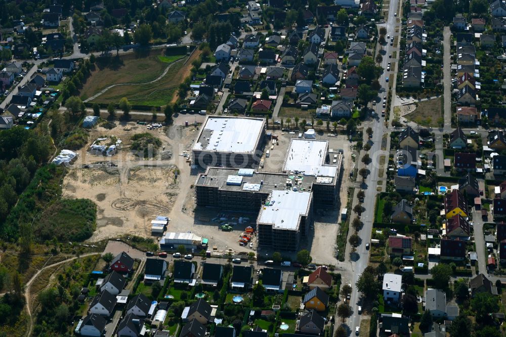 Berlin from the bird's eye view: New construction site of the school building ISS Landsberger Strasse - Bisamstrasse on street Landsberger Strasse in the district Mahlsdorf in Berlin, Germany