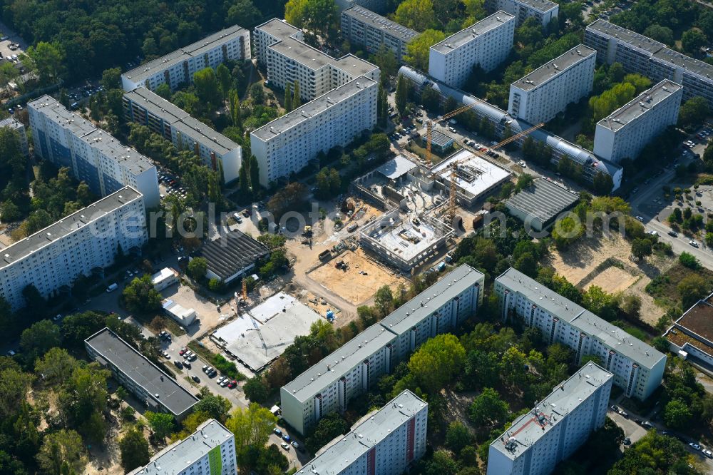 Aerial photograph Berlin - New construction site of the school building on street Wuhlestrasse - Garzauer Strasse - Buckower Ring in the district Biesdorf in Berlin, Germany