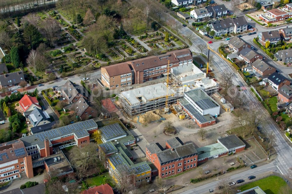 Aerial photograph Bottrop - New construction site of the school building Gemeinschaftshauptschule Kirchhellen on Kirchhellener Ring and Vestisches Gymnasium on Schulstrasse in the district Kirchhellen in Bottrop in the state North Rhine-Westphalia