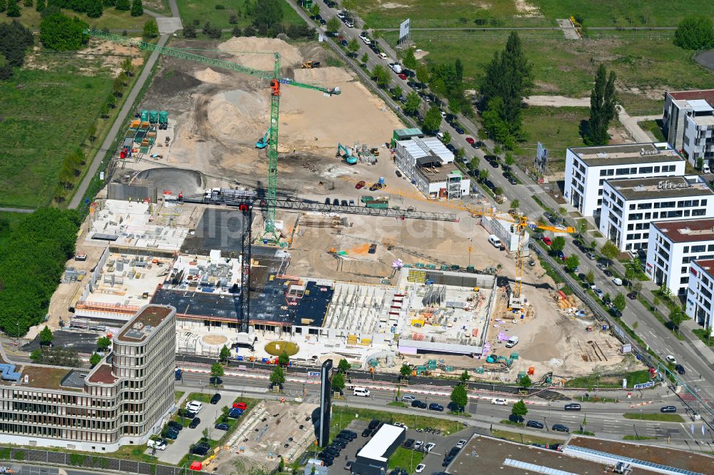 Berlin from the bird's eye view: New construction site of the school building a community school on street Hermann-Dorner-Allee - Eisenhutweg in Berlin, Germany