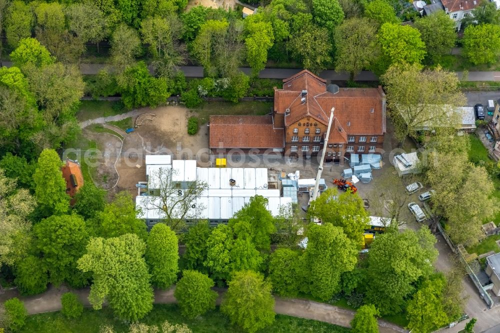 Aerial image Gelsenkirchen - New construction site of the school building der GGS Glueckaufschule Ueckendorf on Parkstrasse in Gelsenkirchen at Ruhrgebiet in the state North Rhine-Westphalia, Germany