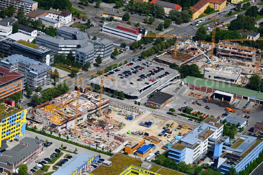 München from the bird's eye view: New construction site of the school building on Gmunder Strasse - Aidenbachstrasse in the district Obersendling in Munich in the state Bavaria, Germany