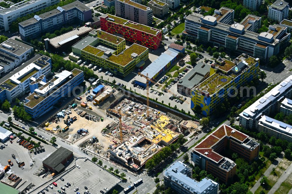 Aerial photograph München - New construction site of the school building on Gmunder Strasse - Aidenbachstrasse in the district Obersendling in Munich in the state Bavaria, Germany