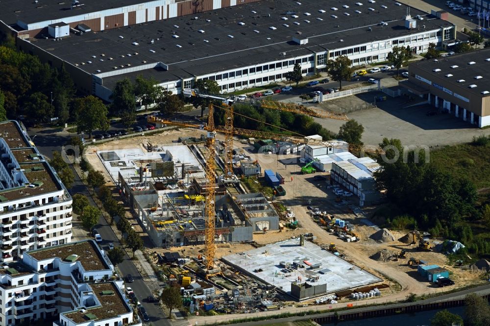 Berlin from the bird's eye view: New construction site of the school building Goltzstrasse - Mertensstrasse in the district Spandau Hakenfelde in Berlin, Germany