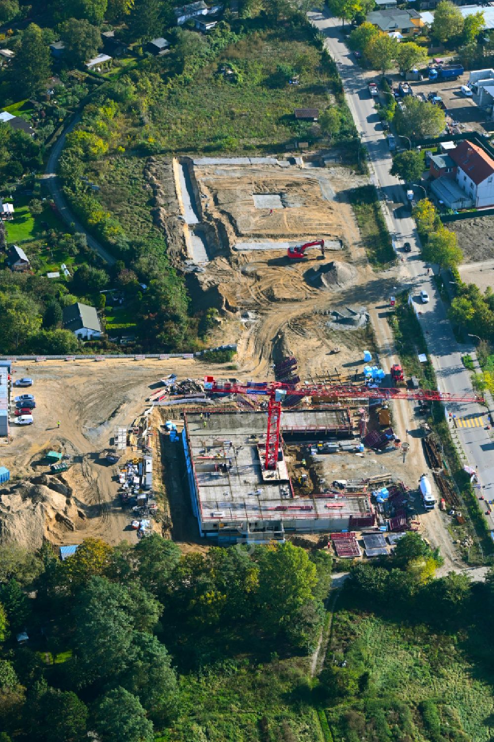 Aerial photograph Berlin - New construction site of the school building Grundschule on Koppelweg in the district Britz in Berlin, Germany