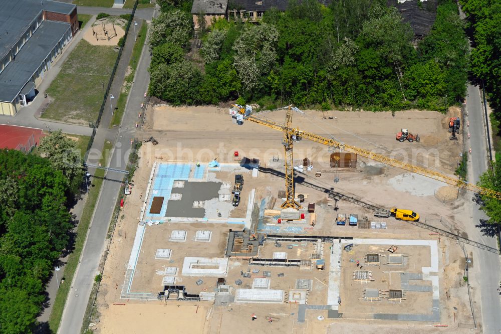 Aerial image Werneuchen - New construction site of the school building Grundschule Im Rosenpark on street Goldregenstrasse in Werneuchen in the state Brandenburg, Germany