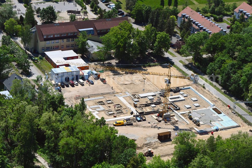 Aerial image Werneuchen - New construction site of the school building Grundschule Im Rosenpark on street Goldregenstrasse in Werneuchen in the state Brandenburg, Germany