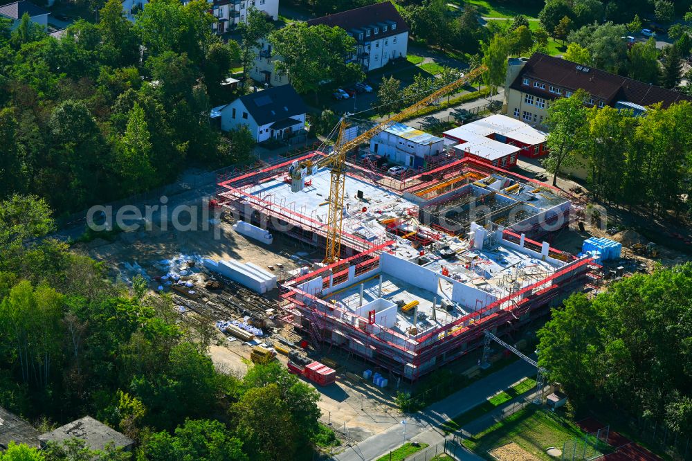 Werneuchen from the bird's eye view: New construction site of the school building Grundschule Im Rosenpark on street Goldregenstrasse in Werneuchen in the state Brandenburg, Germany