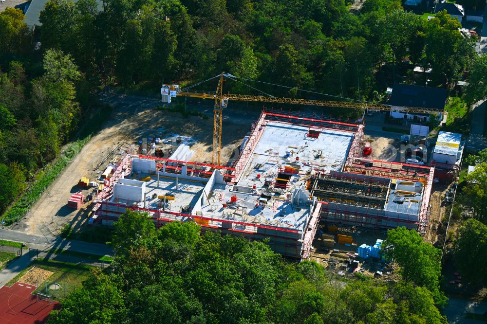 Aerial image Werneuchen - New construction site of the school building Grundschule Im Rosenpark on street Goldregenstrasse in Werneuchen in the state Brandenburg, Germany