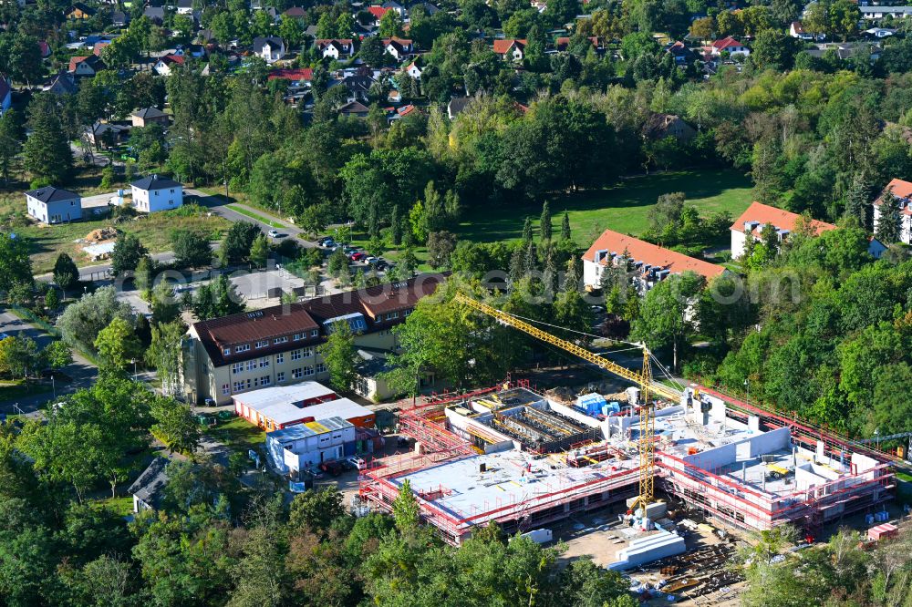 Aerial photograph Werneuchen - New construction site of the school building Grundschule Im Rosenpark on street Goldregenstrasse in Werneuchen in the state Brandenburg, Germany