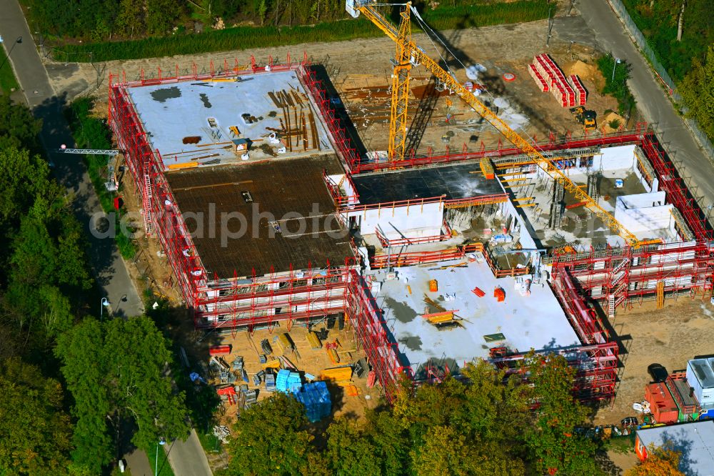 Aerial photograph Werneuchen - New construction site of the school building Grundschule Im Rosenpark on street Goldregenstrasse in Werneuchen in the state Brandenburg, Germany