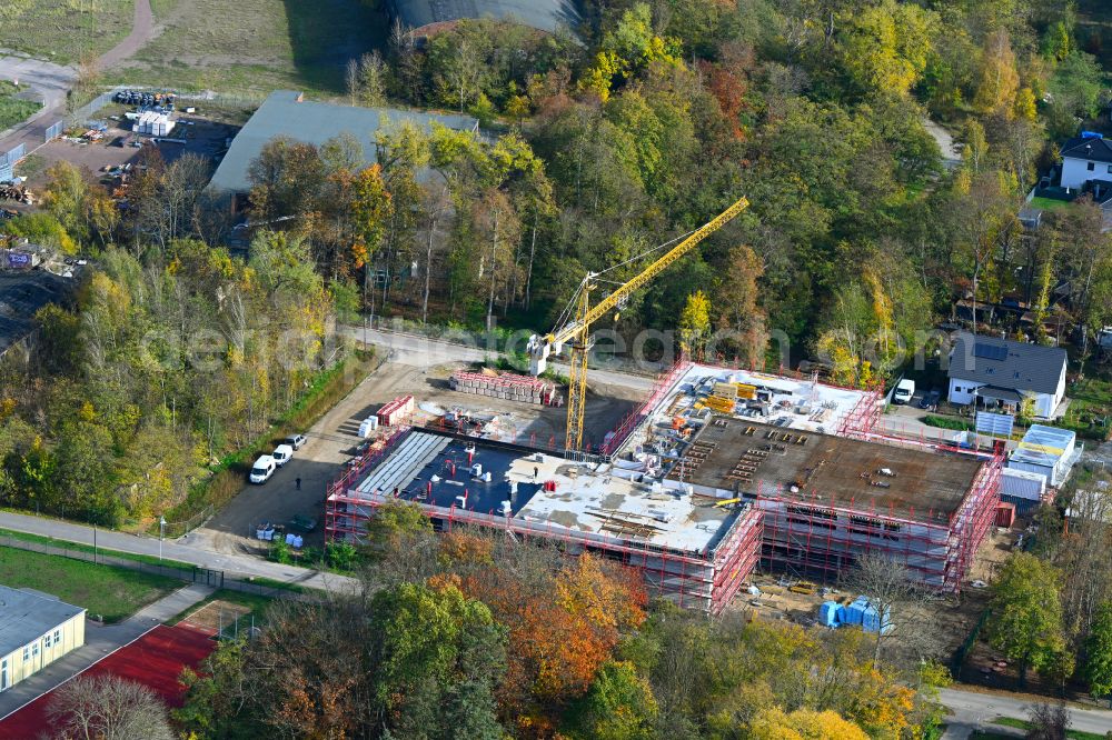 Werneuchen from the bird's eye view: New construction site of the school building Grundschule Im Rosenpark on street Goldregenstrasse in Werneuchen in the state Brandenburg, Germany