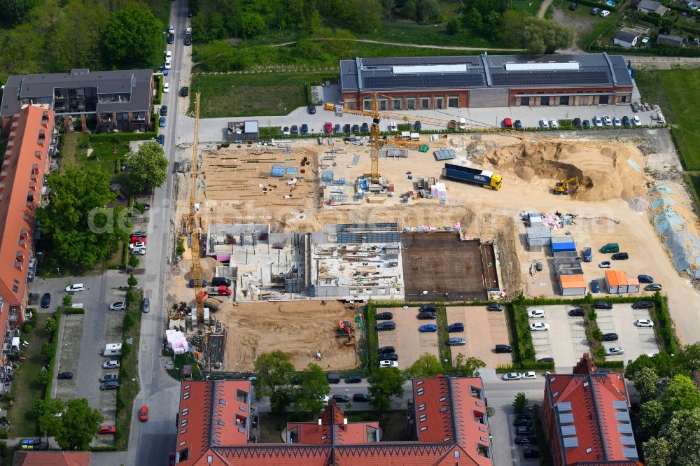 Aerial photograph Potsdam - New construction site of the school building of Grundschule Rote Kaserne Ost on Fritz-von-of-Lancken-Strasse - Graf-von-Schwerin-Strasse in Potsdam in the state Brandenburg, Germany