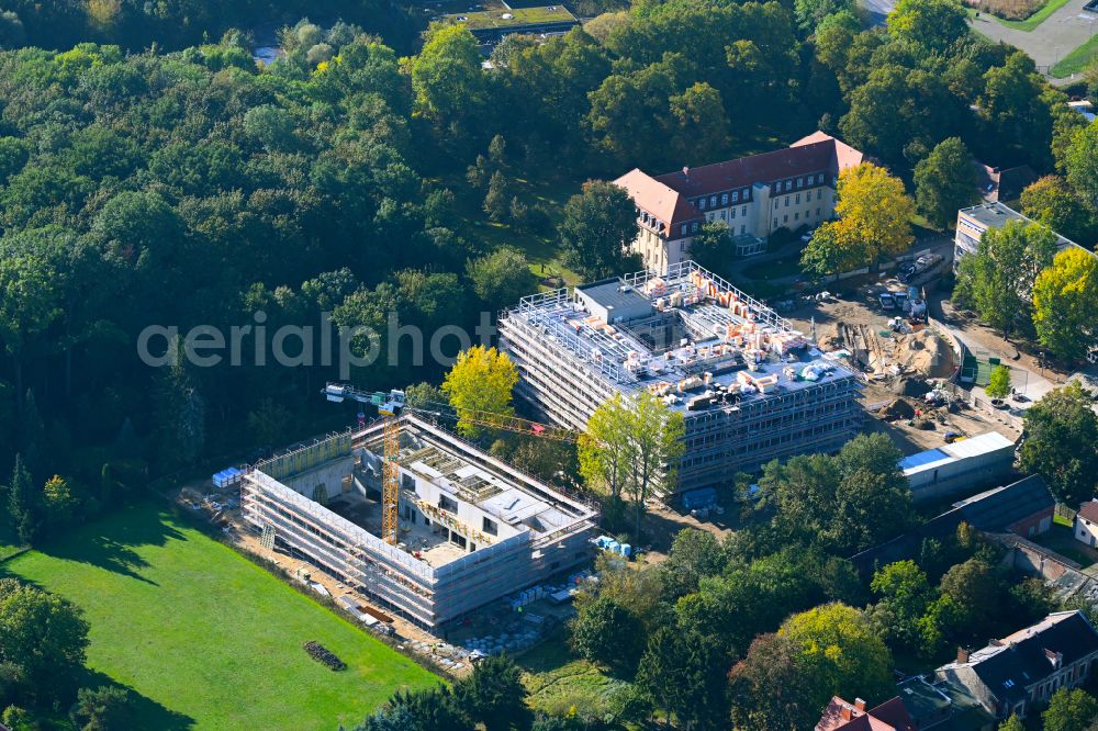 Berlin from above - New construction site of the school building Grundschule unter den Baeumen on street Alt-Blankenburg in the district Blankenburg in Berlin, Germany