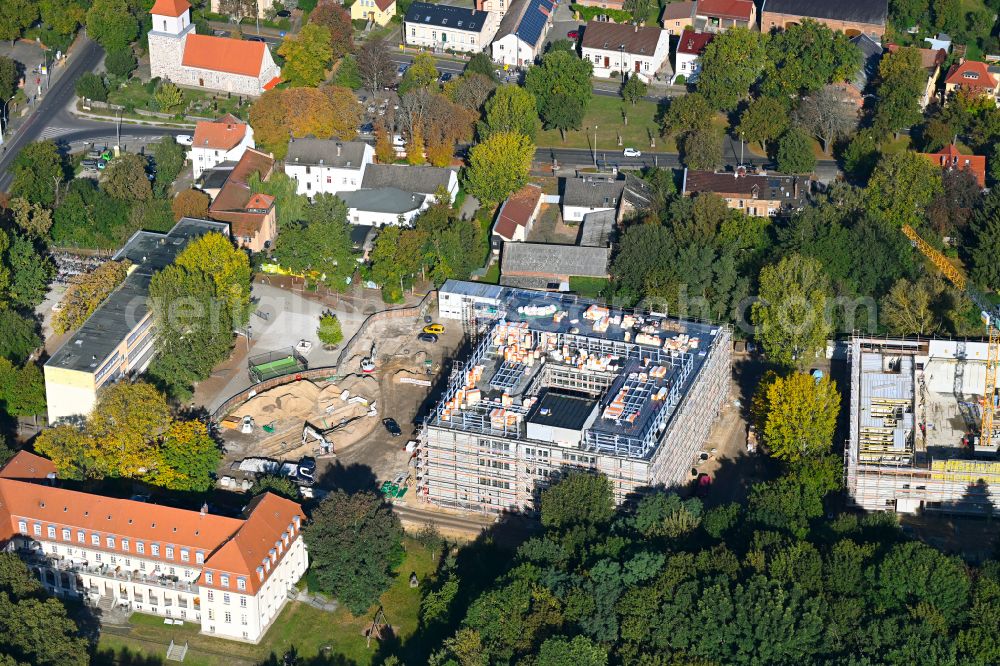 Berlin from above - New construction site of the school building Grundschule unter den Baeumen on street Alt-Blankenburg in the district Blankenburg in Berlin, Germany