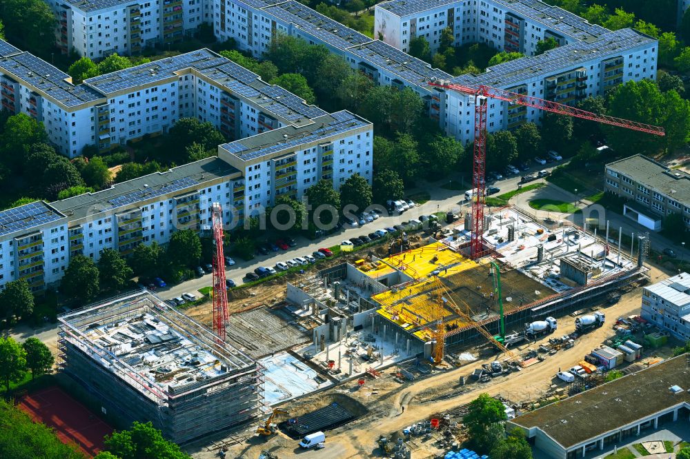 Berlin from the bird's eye view: New construction site of the school building Gymnasium with Sporthalle on street Erich-Kaestner-Strasse - Peter-Huchel-Strasse in the district Hellersdorf in Berlin, Germany