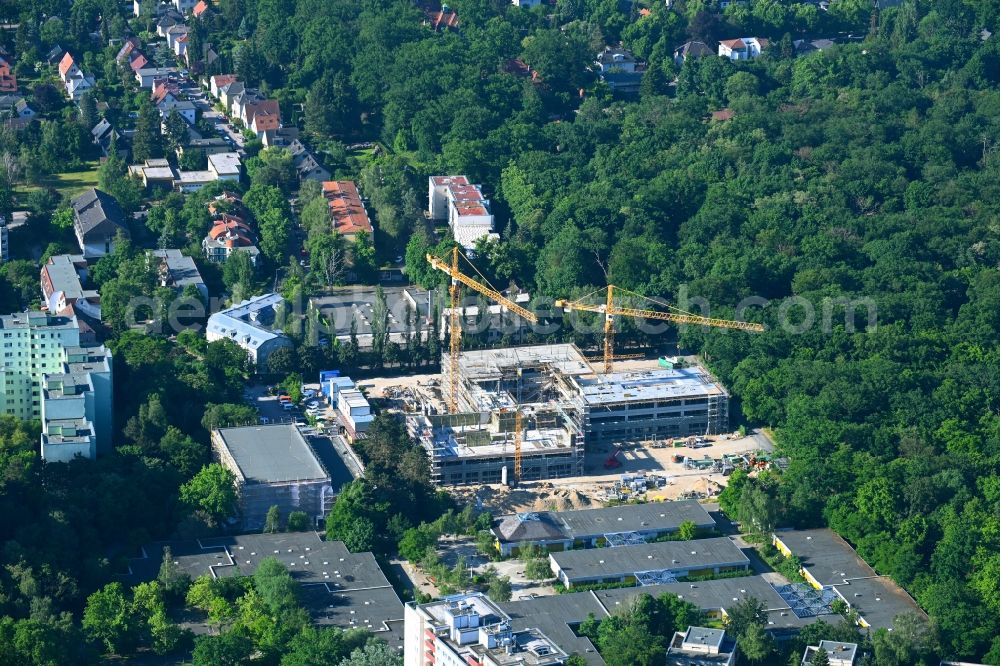 Berlin from the bird's eye view: New construction site of the school building of Heinrich-Boell-Oberschule Am Forstacker in the district Hakenfelde in Berlin, Germany