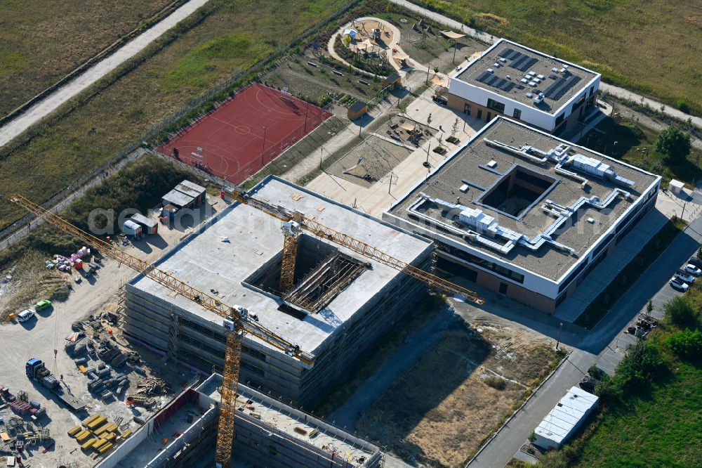 Werder (Havel) from the bird's eye view: New construction site of the school building of the Schulcampus Werder on Klaistower Strasse - Elisabethstrasse in Werder (Havel) in the state Brandenburg, Germany