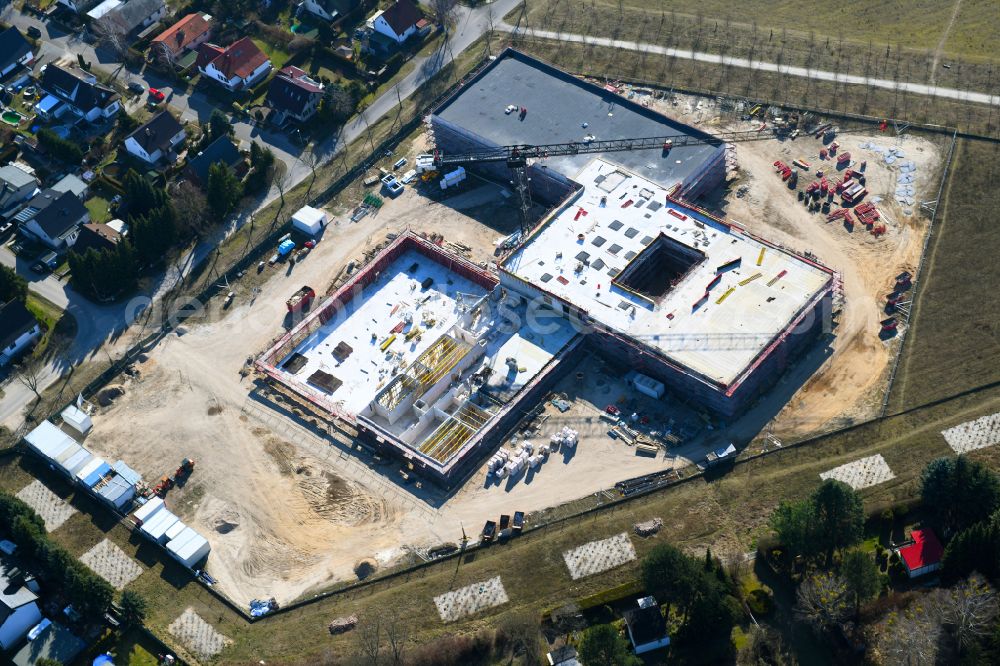 Aerial photograph Fredersdorf-Vogelsdorf - New construction site of the school building on Landstrasse - Lenbachstrasse - Richard-Jaensch-Strasse in Fredersdorf-Vogelsdorf in the state Brandenburg, Germany