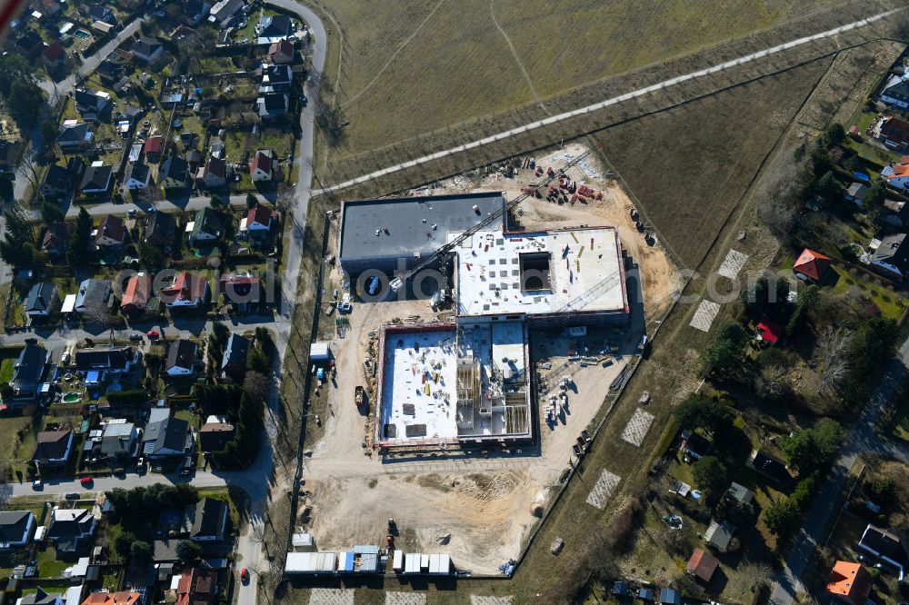 Fredersdorf-Vogelsdorf from above - New construction site of the school building on Landstrasse - Lenbachstrasse - Richard-Jaensch-Strasse in Fredersdorf-Vogelsdorf in the state Brandenburg, Germany