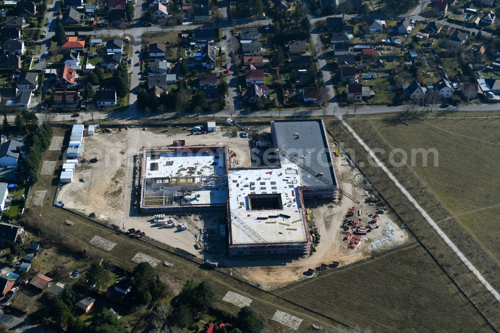 Aerial photograph Fredersdorf-Vogelsdorf - New construction site of the school building on Landstrasse - Lenbachstrasse - Richard-Jaensch-Strasse in Fredersdorf-Vogelsdorf in the state Brandenburg, Germany