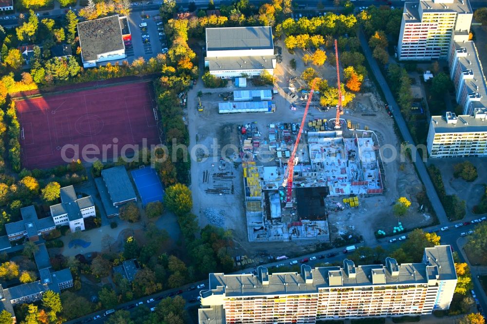 Aerial photograph Berlin - New construction site of the school building Leonardo-da-Vinci-Gymnasium on Christoph-Ruden-Strasse in the district Buckow in Berlin, Germany