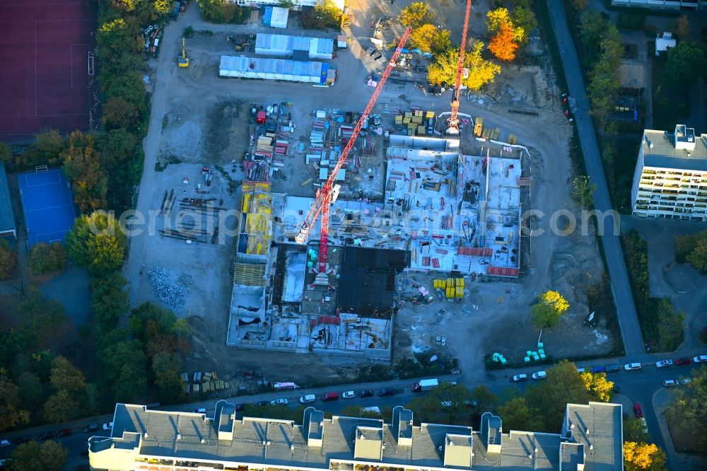 Berlin from the bird's eye view: New construction site of the school building Leonardo-da-Vinci-Gymnasium on Christoph-Ruden-Strasse in the district Buckow in Berlin, Germany