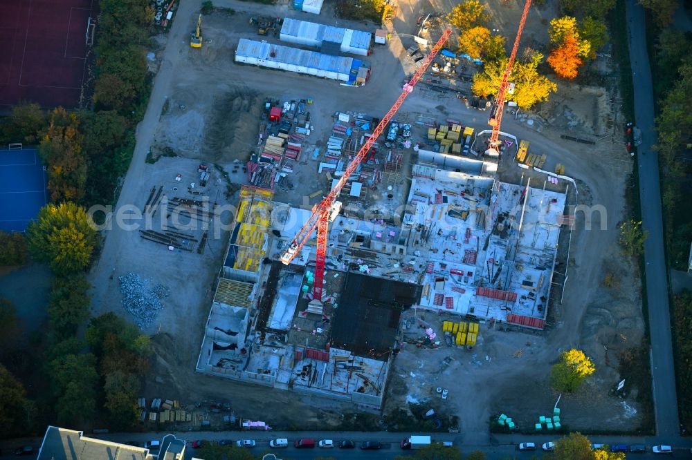 Aerial image Berlin - New construction site of the school building Leonardo-da-Vinci-Gymnasium on Christoph-Ruden-Strasse in the district Buckow in Berlin, Germany