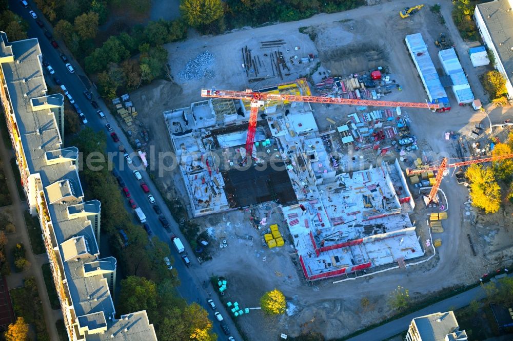 Berlin from the bird's eye view: New construction site of the school building Leonardo-da-Vinci-Gymnasium on Christoph-Ruden-Strasse in the district Buckow in Berlin, Germany