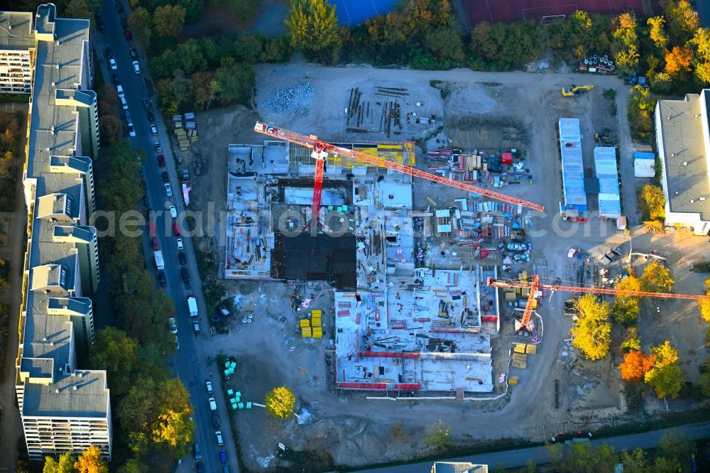 Aerial image Berlin - New construction site of the school building Leonardo-da-Vinci-Gymnasium on Christoph-Ruden-Strasse in the district Buckow in Berlin, Germany