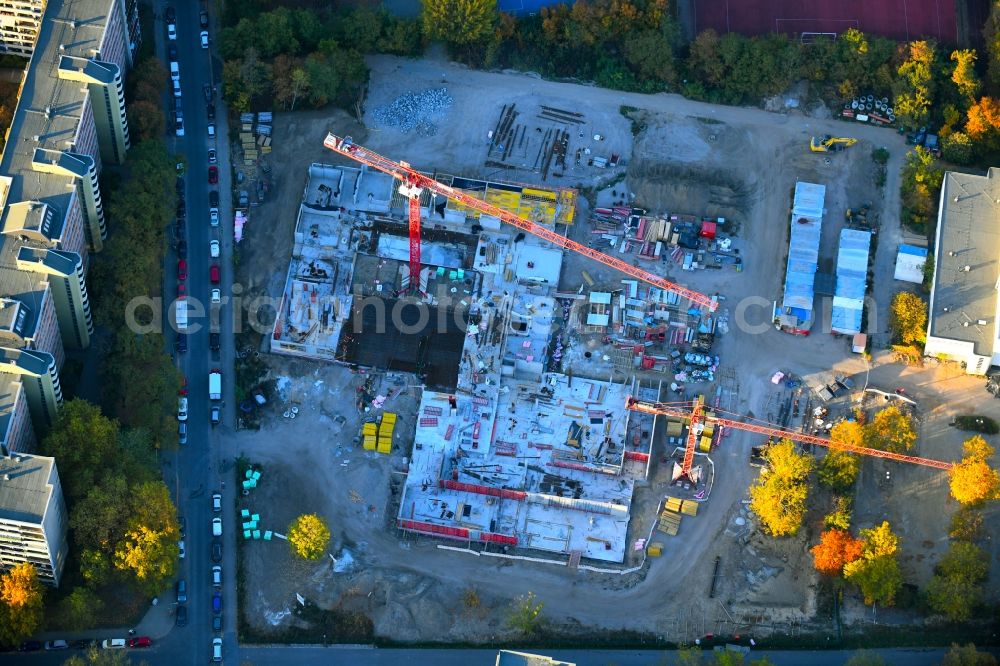 Berlin from above - New construction site of the school building Leonardo-da-Vinci-Gymnasium on Christoph-Ruden-Strasse in the district Buckow in Berlin, Germany