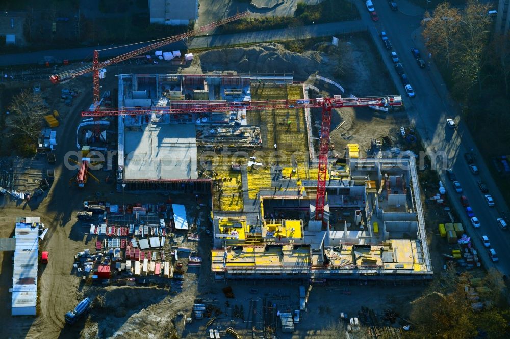 Berlin from the bird's eye view: New construction site of the school building Leonardo-da-Vinci-Gymnasium on Christoph-Ruden-Strasse in the district Buckow in Berlin, Germany