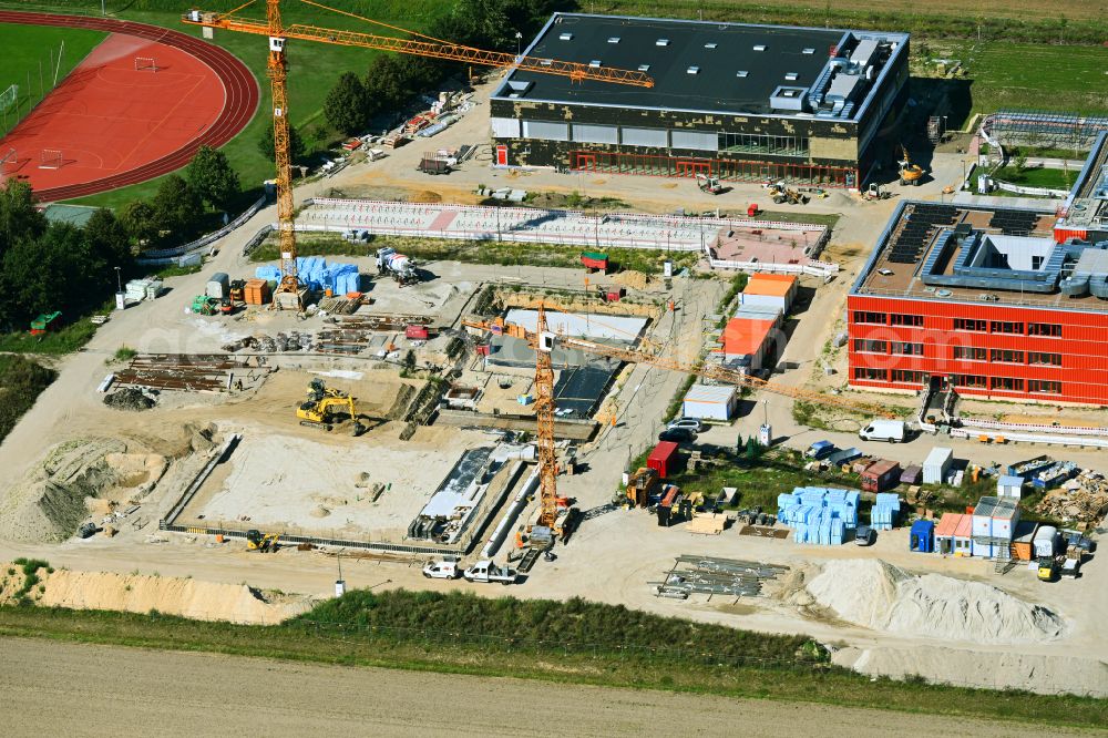 Aerial image Altlandsberg - New construction site of the school building Neuer Schulcampus on street Fredersdorfer Chaussee in Altlandsberg in the state Brandenburg, Germany