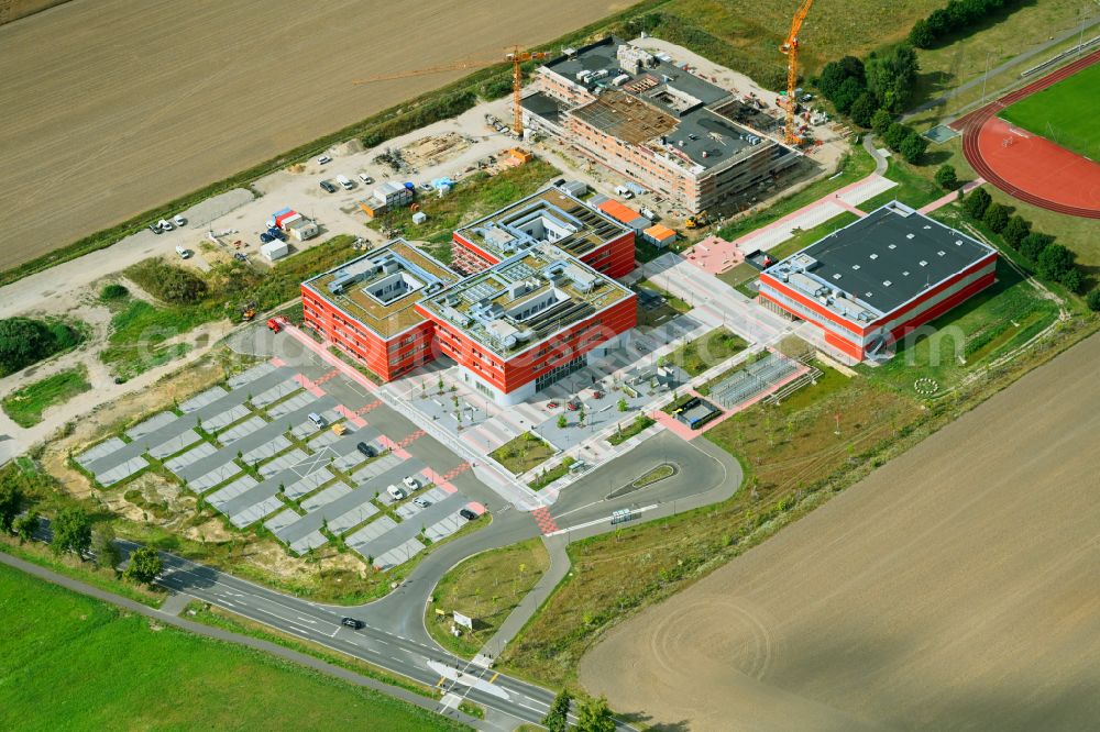 Altlandsberg from above - New construction site of the school building Neuer Schulcampus on street Fredersdorfer Chaussee in Altlandsberg in the state Brandenburg, Germany