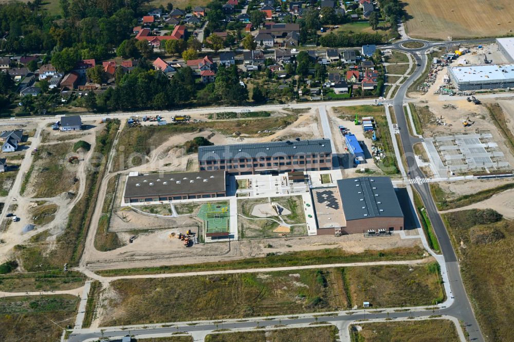 Neuenhagen from the bird's eye view: New construction site of the school building Schulcampus Gruscheweg in Neuenhagen in the state Brandenburg, Germany