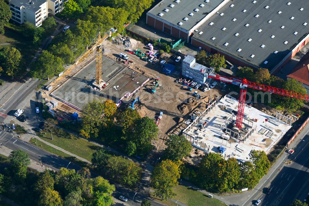 Berlin from above - New construction site of the school building 32. Schule (Grundschule) on street Hohenzollernring - Fehrbelliner Tor - Askanierring in the district Spandau in Berlin, Germany