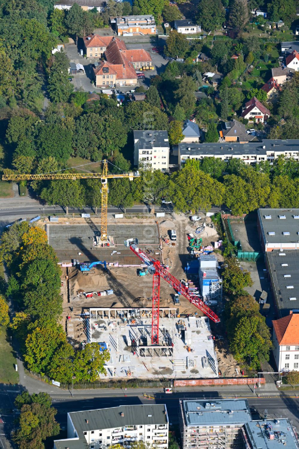 Aerial photograph Berlin - New construction site of the school building 32. Schule (Grundschule) on street Hohenzollernring - Fehrbelliner Tor - Askanierring in the district Spandau in Berlin, Germany