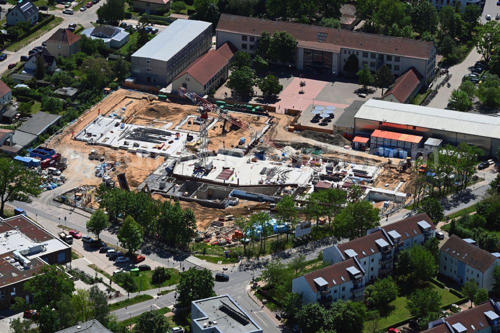 Bernau from the bird's eye view: New construction site of the school building Schule on Kirschgarten on street Ladeburger Chaussee in Bernau in the state Brandenburg, Germany