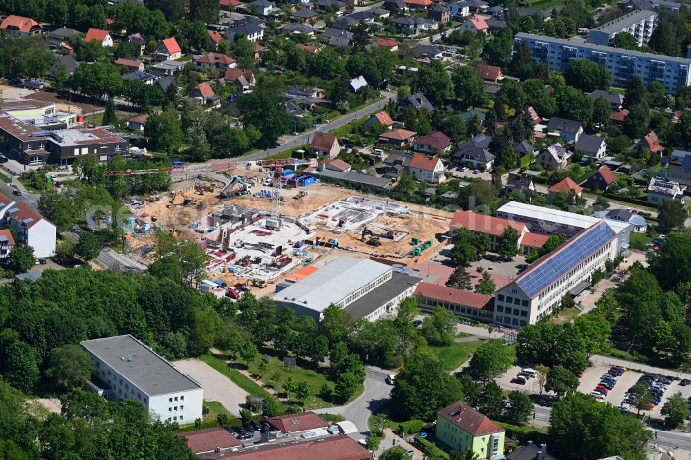Aerial image Bernau - New construction site of the school building Schule on Kirschgarten on street Ladeburger Chaussee in Bernau in the state Brandenburg, Germany
