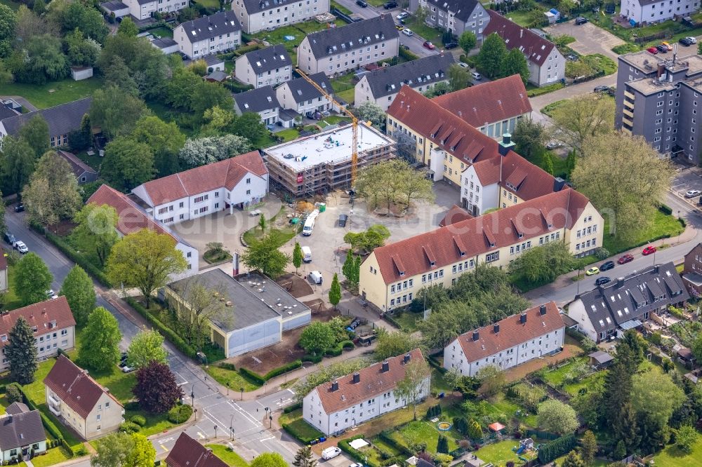 Gladbeck from the bird's eye view: New construction site of the school building der Suedparkschule Gladbeck on Muensterlaender Strasse in Gladbeck at Ruhrgebiet in the state North Rhine-Westphalia, Germany