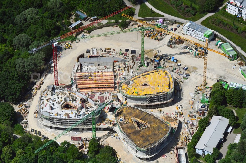 München from the bird's eye view: New construction site of the school building Staatliches Wilhelm-Hausenstein-Gymnasium on Salzsenderweg in Munich in the state Bavaria, Germany