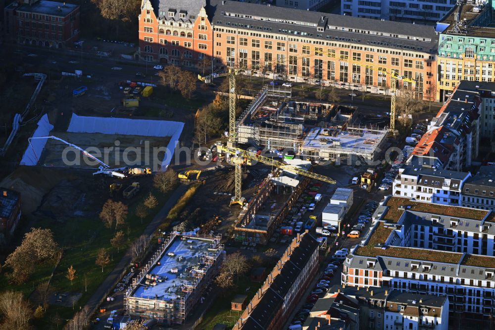 Leipzig from the bird's eye view: Construction site for the new school building Wilhelm-Busch-Grundschule at the corner of Reichpietschstrasse and Am Gerichtsweg in the district of Reudnitz in Leipzig in the state of Saxony, Germany