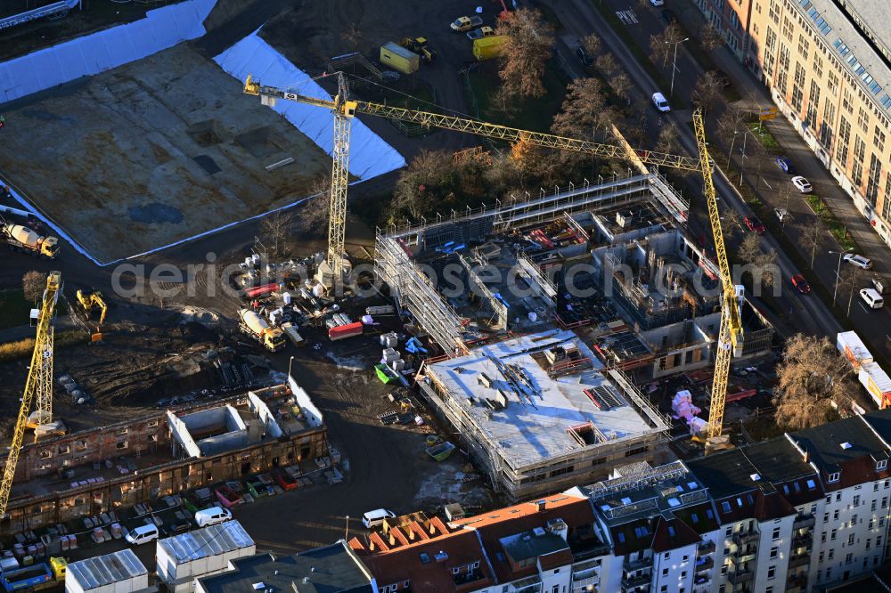 Leipzig from above - Construction site for the new school building Wilhelm-Busch-Grundschule at the corner of Reichpietschstrasse and Am Gerichtsweg in the district of Reudnitz in Leipzig in the state of Saxony, Germany