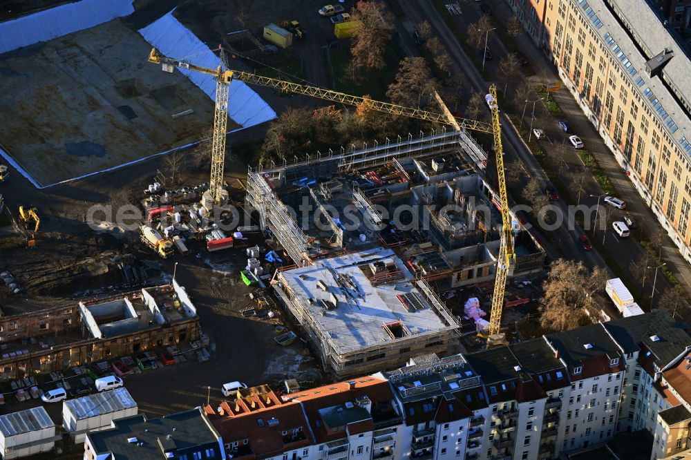 Leipzig from the bird's eye view: Construction site for the new school building Wilhelm-Busch-Grundschule at the corner of Reichpietschstrasse and Am Gerichtsweg in the district of Reudnitz in Leipzig in the state of Saxony, Germany