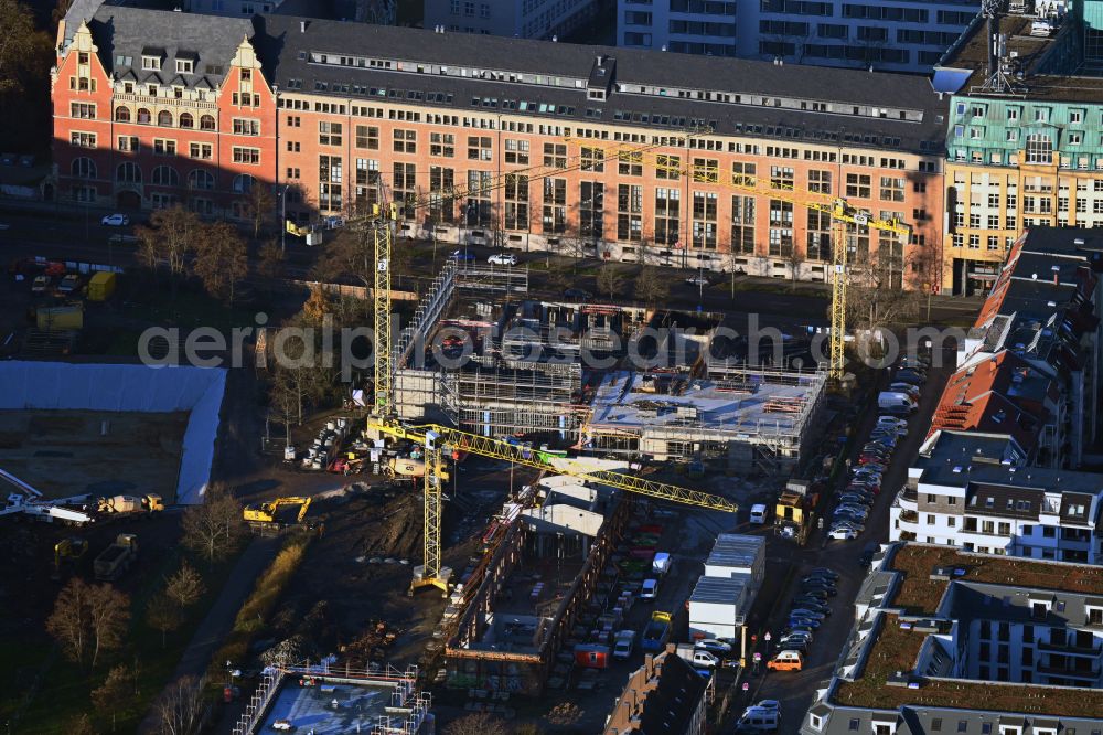 Aerial photograph Leipzig - Construction site for the new school building Wilhelm-Busch-Grundschule at the corner of Reichpietschstrasse and Am Gerichtsweg in the district of Reudnitz in Leipzig in the state of Saxony, Germany