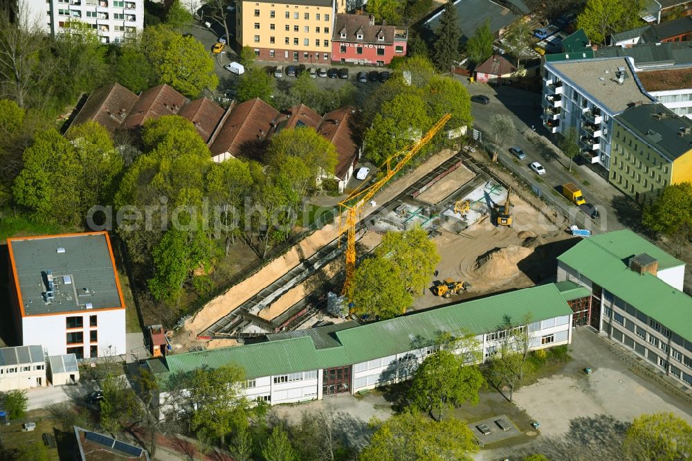 Aerial photograph Berlin - New construction site of the school building of Wolfgang-Borchert-Schule on Blumenstrasse in the district Spandau in Berlin, Germany