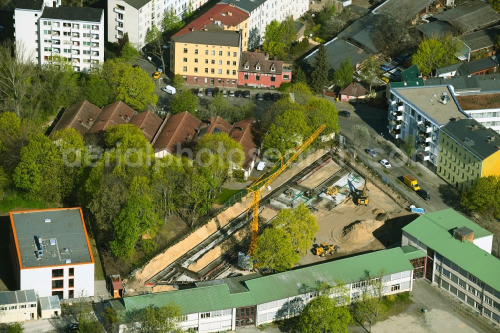 Berlin from above - New construction site of the school building of Wolfgang-Borchert-Schule on Blumenstrasse in the district Spandau in Berlin, Germany