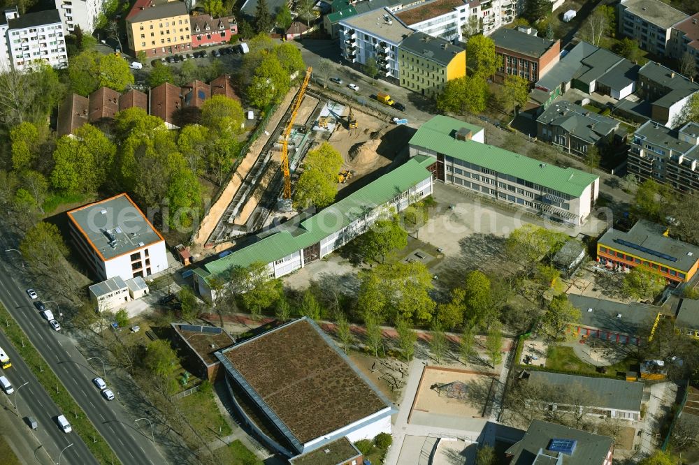 Berlin from the bird's eye view: New construction site of the school building of Wolfgang-Borchert-Schule on Blumenstrasse in the district Spandau in Berlin, Germany